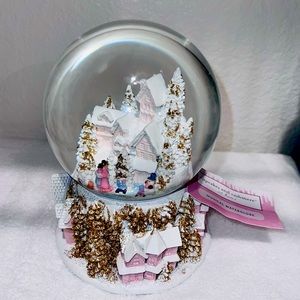 Cupcakes and Cashmere musical snow globe